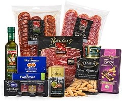 Errores al servir vino y aperitivos que arruinarán tu velada